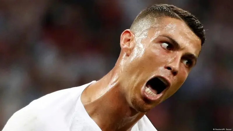 Ronaldo meme siu thể hiện những khoảnh khắc tuyệt vời đầy vui nhộn của CR7.