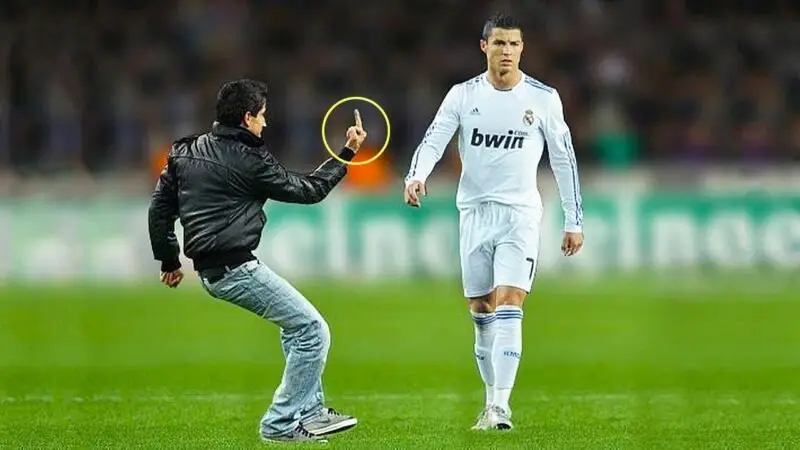 Ronaldo khóc meme hài hước, khiến bạn không thể nhịn cười. Ronaldo khóc meme hài hước, khiến bạn không thể nhịn cười.