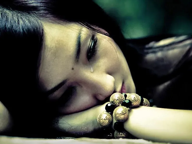 Avatar buồn nữ gợi nét nhẹ nhàng cô đơn