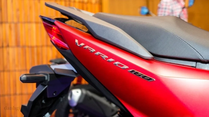 Honda Vario 160 logo thiết kế độc đáo, dễ nhận diện