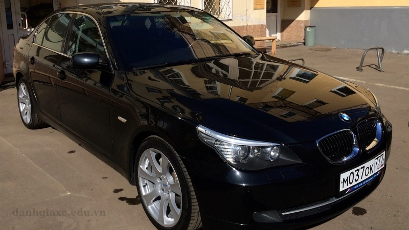BMW 5 Series đen Black Sapphire đầy cuốn hút