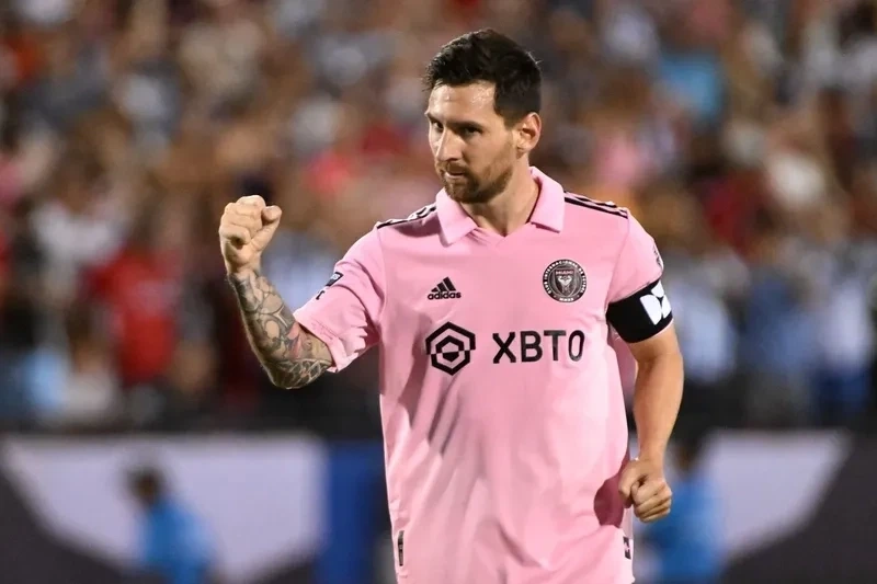 Pha đòi phạt đền gây tranh cãi với messi give me penalty meme!