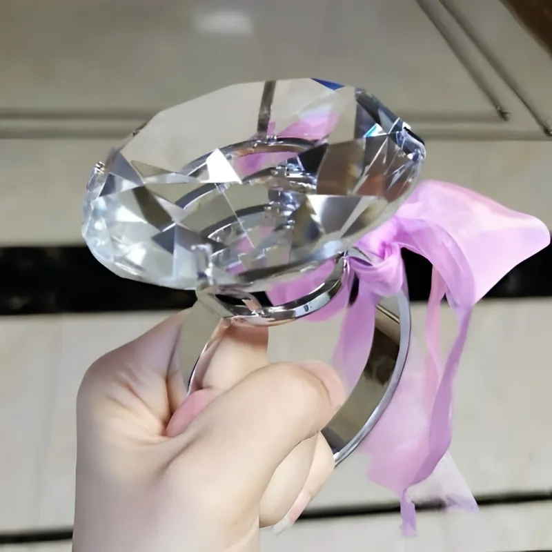 Với meme mèo tặng bông hoa, bạn sẽ nhận được một nụ cười tươi!