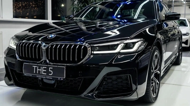 Sắc đen quyền lực – BMW 5 Series tỏa sáng với vẻ đẹp tinh tế và thể thao!