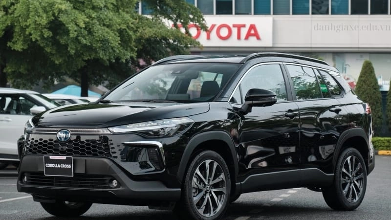 Corolla Cross 1.8V màu đen cuốn hút tinh tế