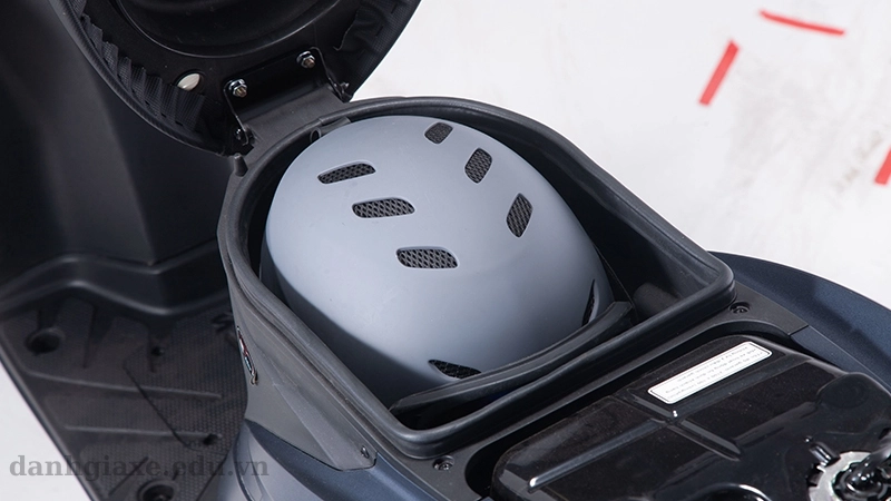 SYM Passing 50 cốp xe rộng rãi