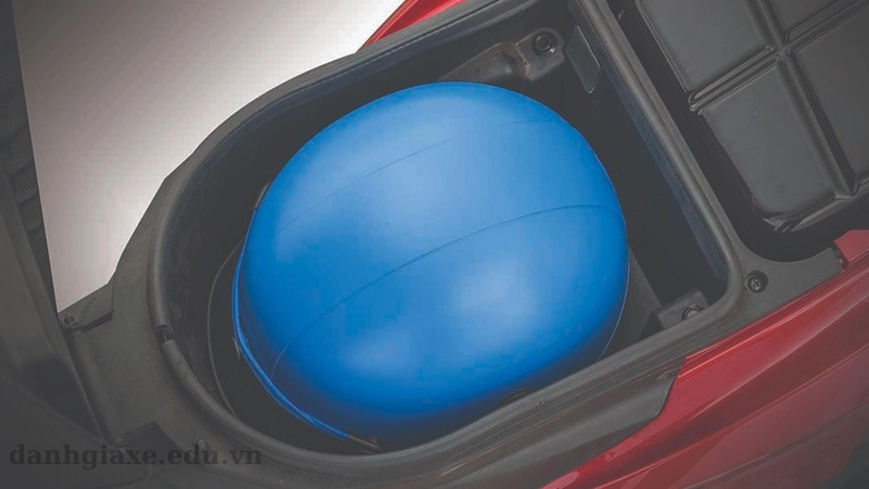 SYM Passing 50 cốp xe rộng rãi