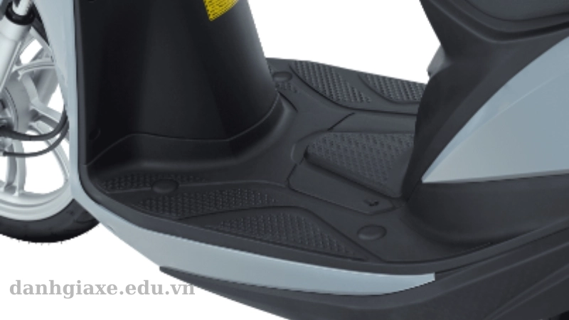 SYM Shark 50 hiện đjai và tiện nghi