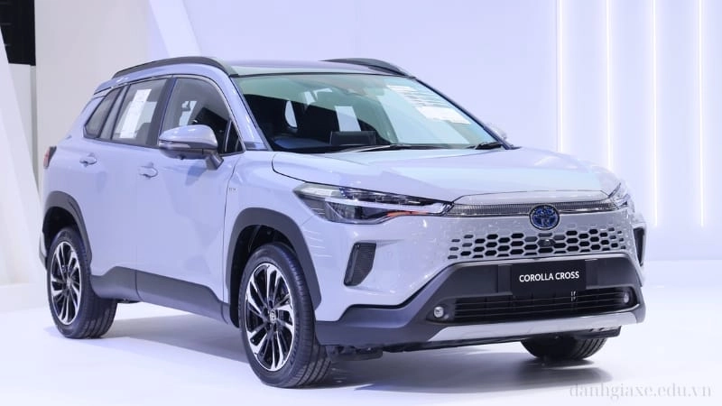 Toyota Cross 1.8V màu trắng ngọc trai phong cách thời thượng