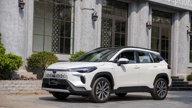 Cross 1.8V màu trắng tinh tế đậm chất thời thượng