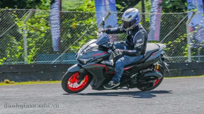 Yamaha Aerox Alpha scooter technology công nghệ hiện đại