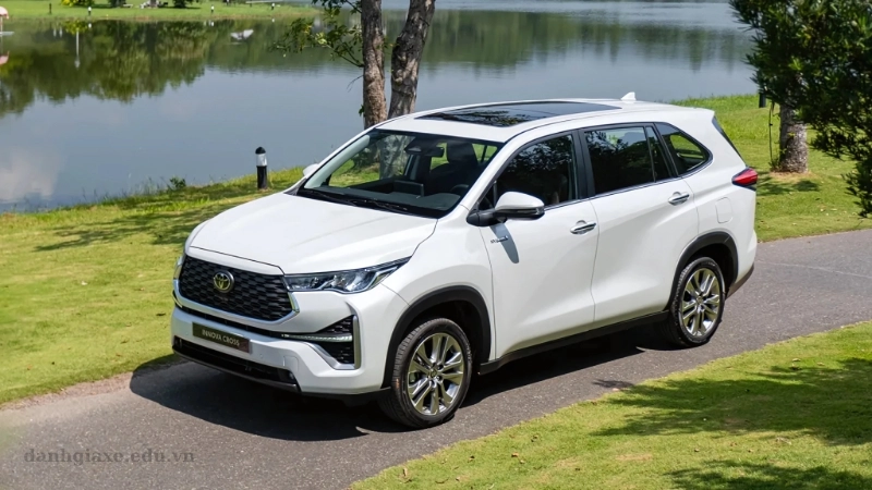 Bảng giá xe Toyota Innova Cross
