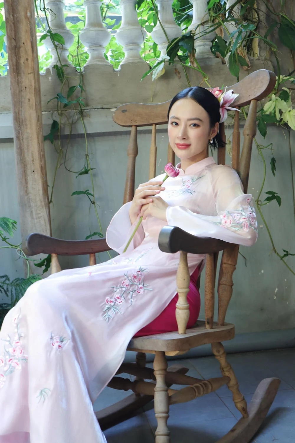 Từ thị phi đến bình yên Angela Phương Trinh bây giờ