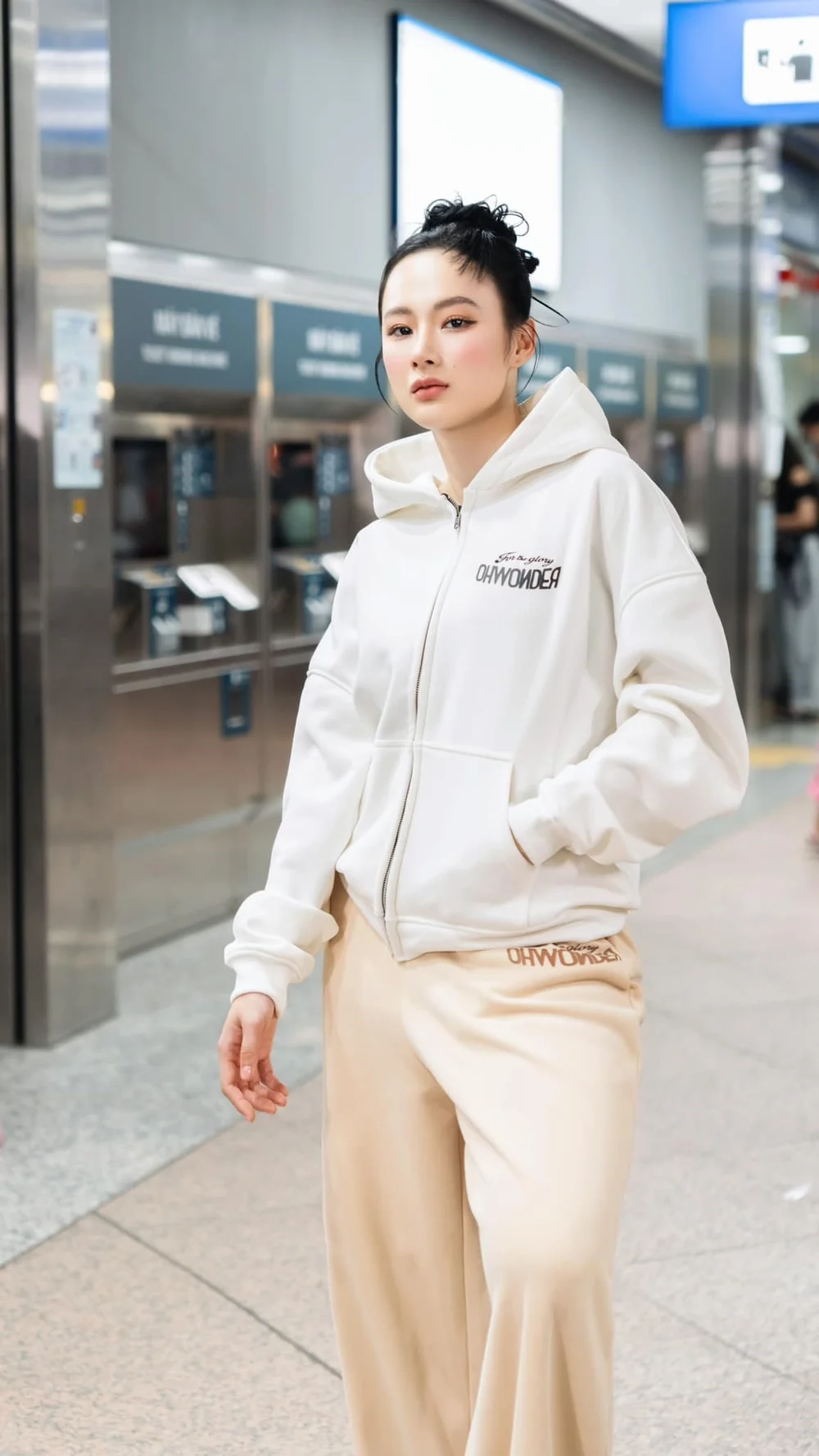 Gây chú ý trên mạng với Angela Phương Trinh livestream