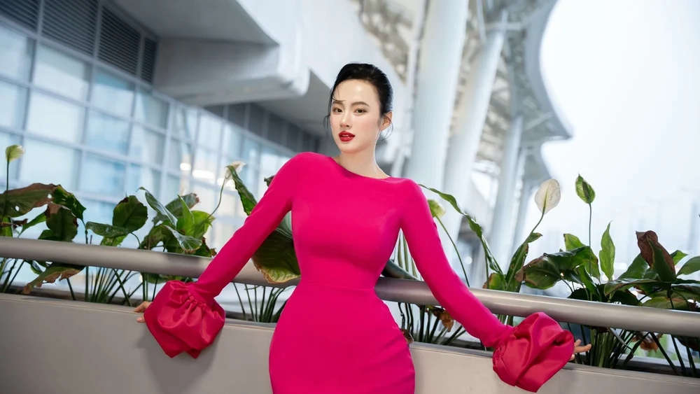 Vóc dáng gợi cảm của Angela Phương Trinh body