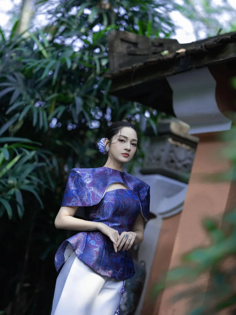 Tình yêu không trọn vẹn trong lời bài hát Bảo Anh Yêu Một Người Vô Tâm