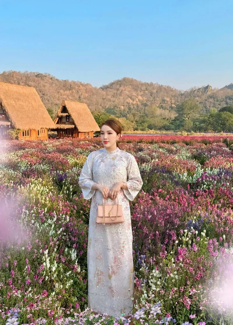 Đắm chìm trong lời bài hát Bảo Thy Please Tell Me Why