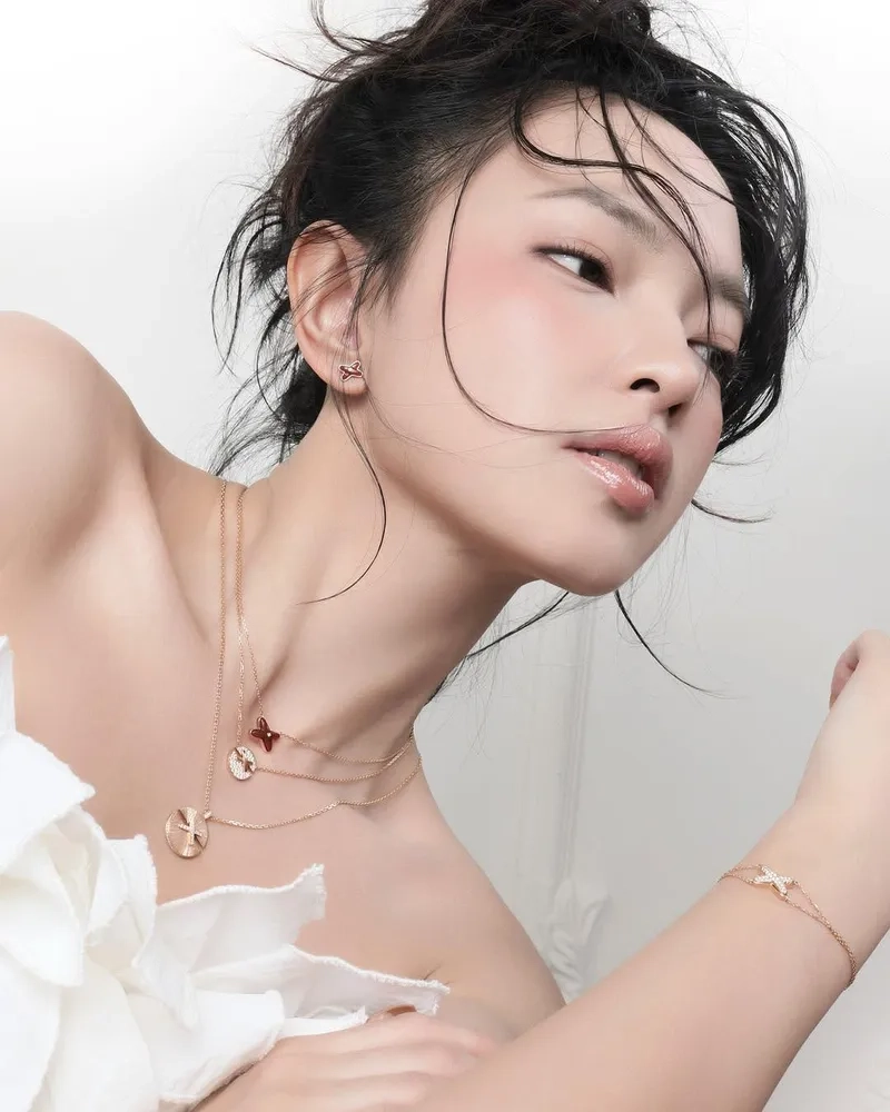 Gây bất ngờ với gương mặt thật Châu Bùi mặt mộc