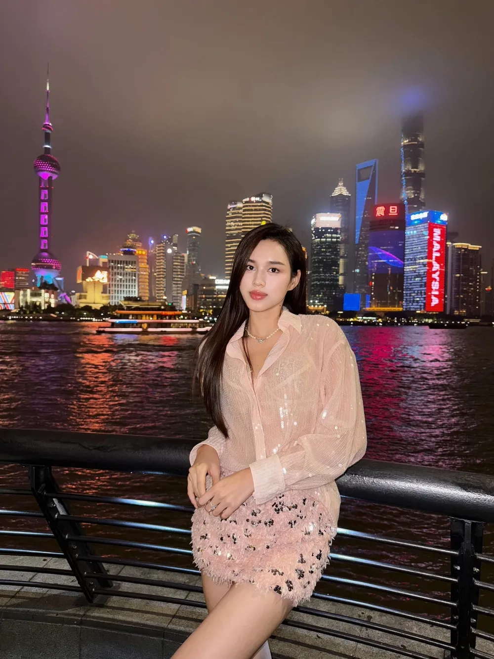 Theo dõi tin tức về hoa hậu Đỗ Thị Hà gây chú ý