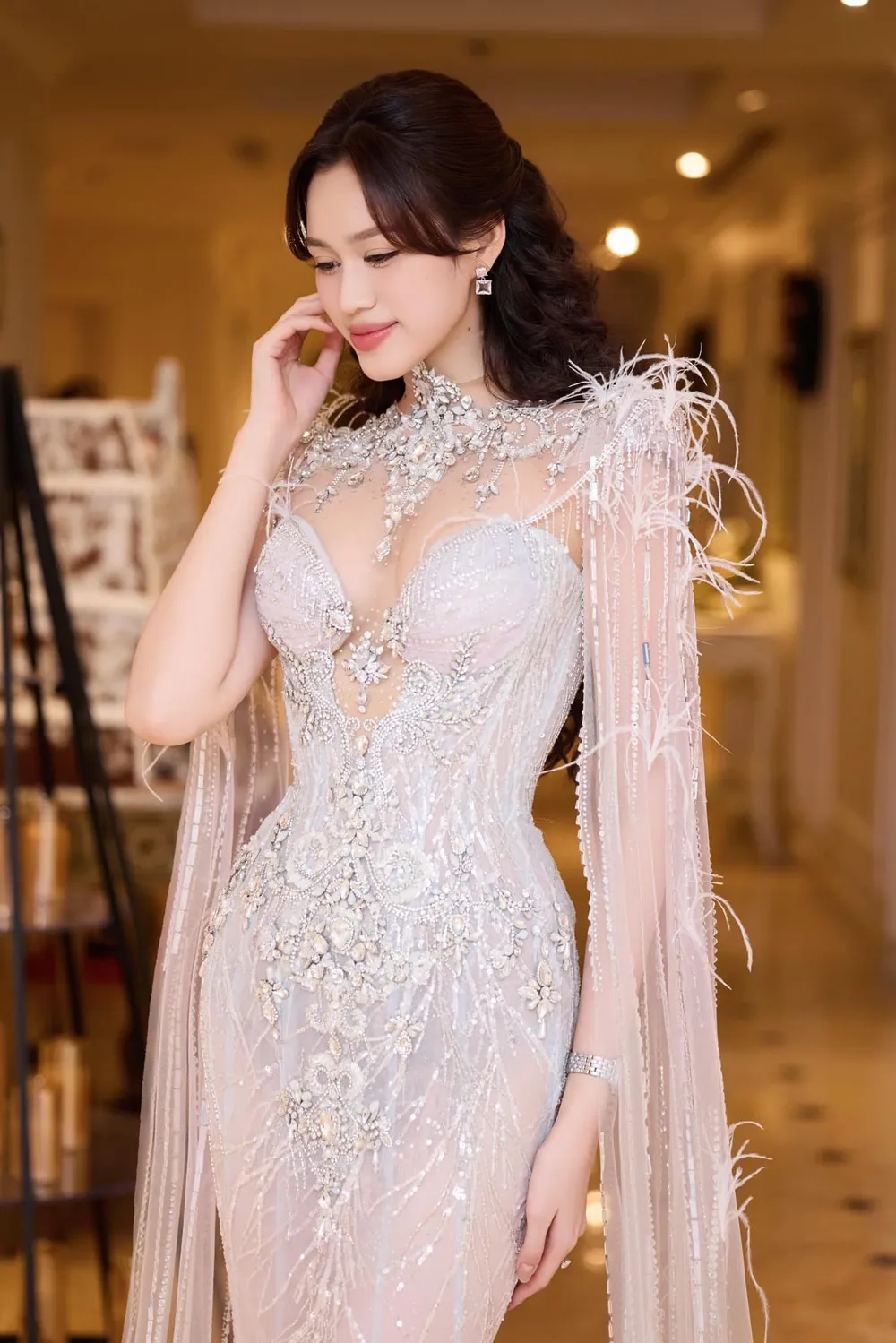 Bùng nổ nhan sắc hoa hậu Đỗ Thị Hà miss world trên sân khấu quốc tế
