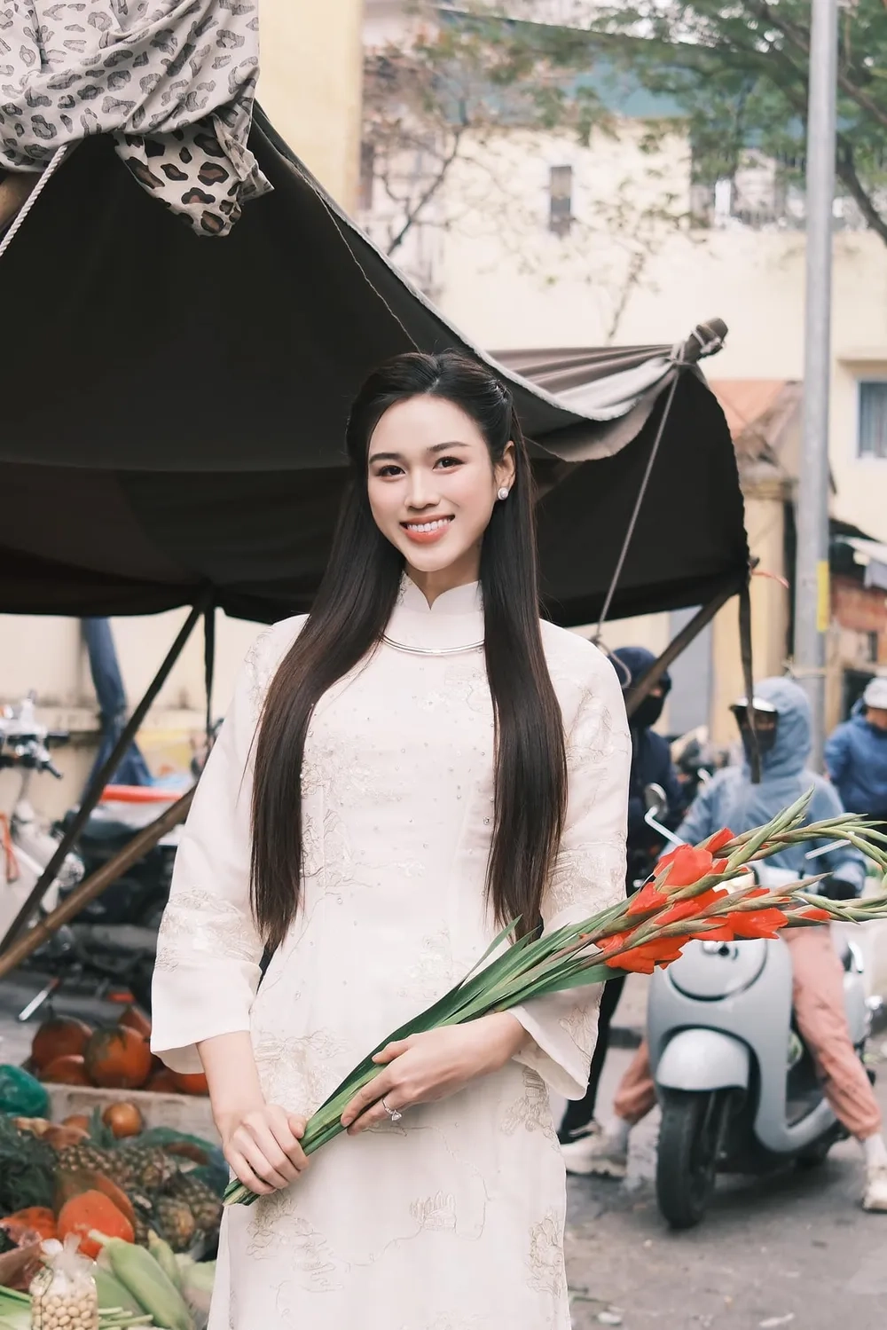 Cập nhật ngay hình hoa hậu Đỗ Thị Hà mới nhất hôm nay