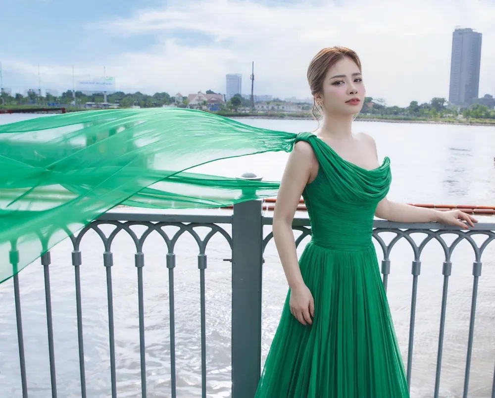 Khán giả tò mò Dương Hoàng Yến bao nhiêu tuổi