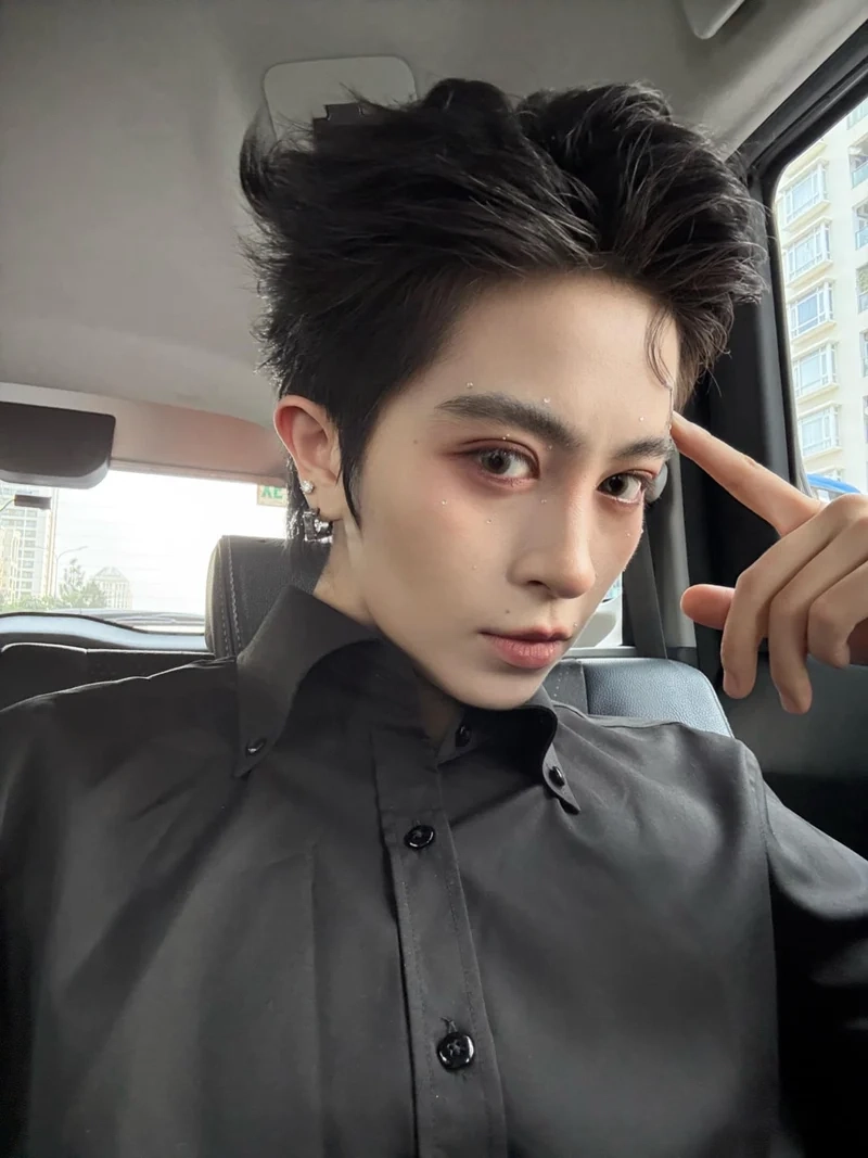 Giải mã Gil Lê là ai khiến dân mạng bàn tán