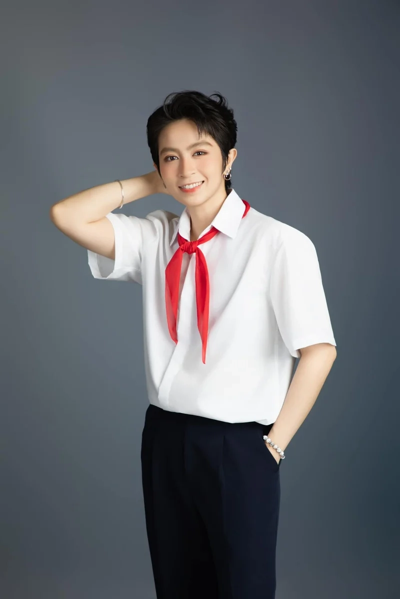 Gây chú ý với chị đẹp đạp gió 2024 Gil Lê cực hot