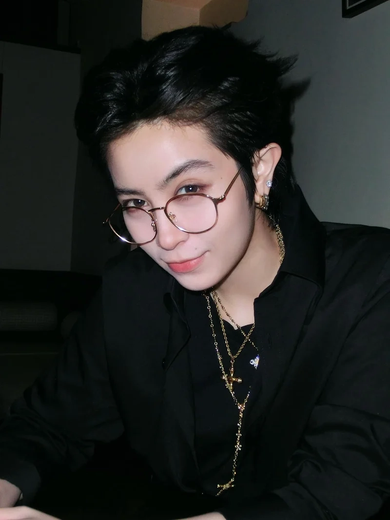 Ngắm nhìn chị đẹp Gil Lê đầy quyến rũ