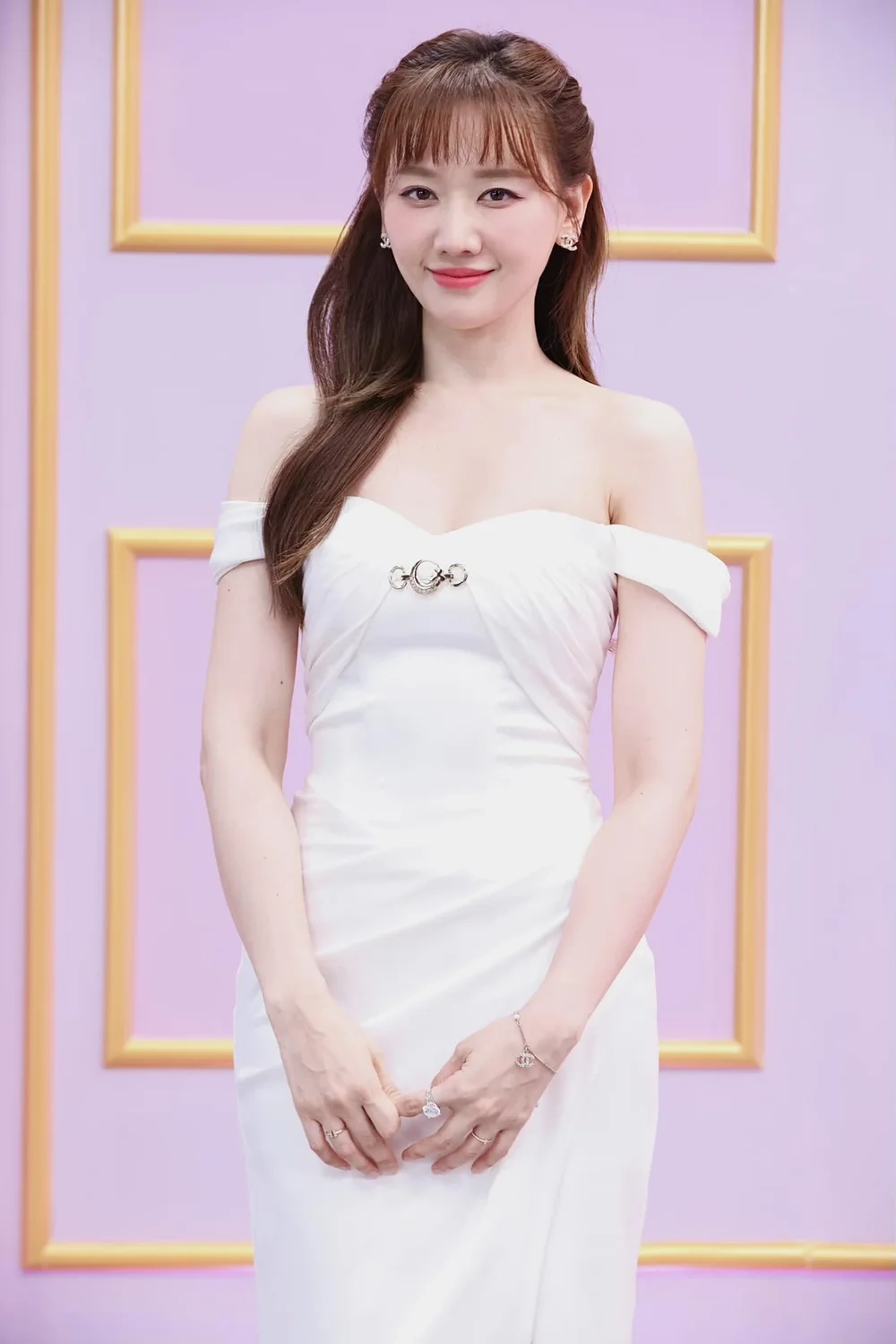 Tin đồn lan truyền xoay quanh Hari Won sinh con