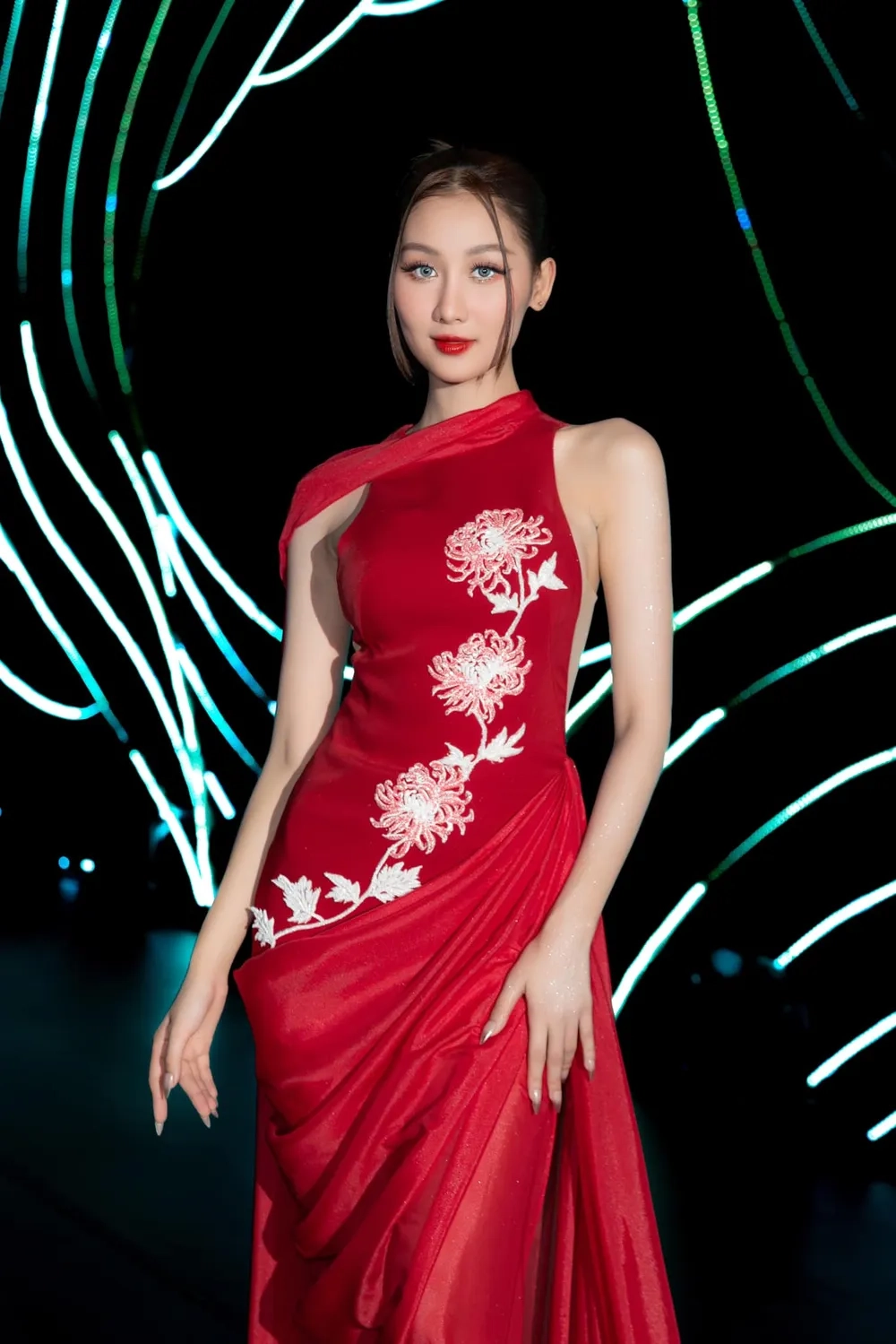 Bật mí Võ Lê Quế Anh chiều cao cực chuẩn