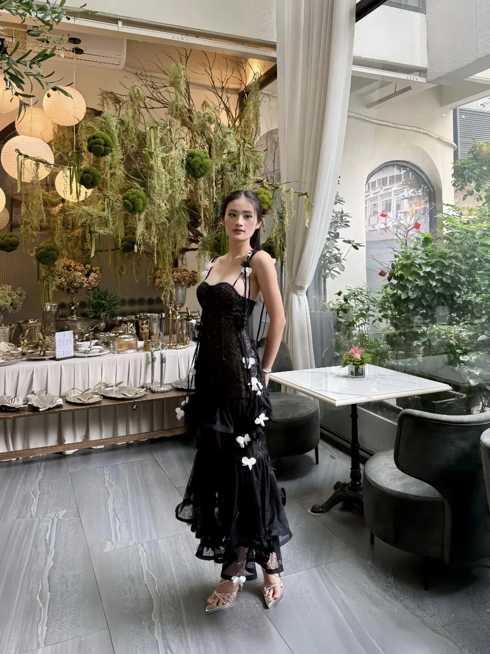 Bật mí gia cảnh hoa hậu Ý Nhi cực bất ngờ