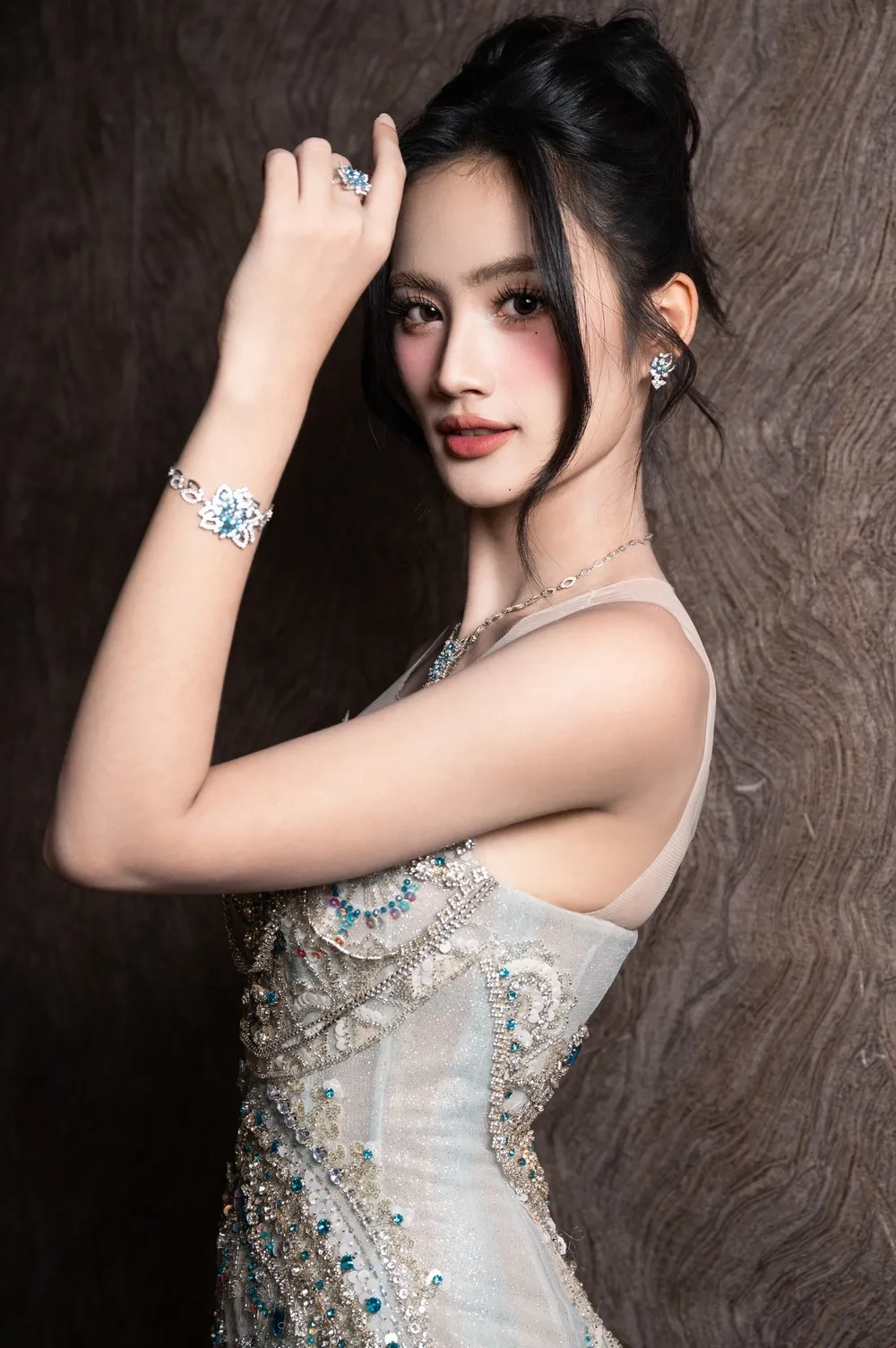 Gây tranh cãi với hoa hậu Ý Nhi phát ngôn gây sốc