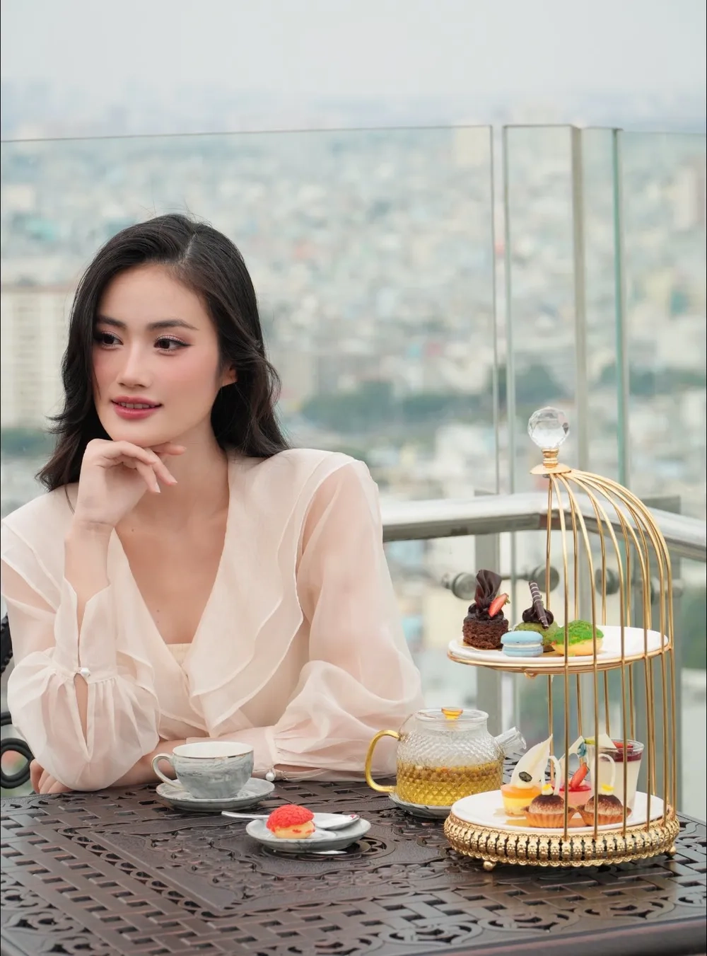 Cập nhật hoa hậu Ý Nhi trả lời phỏng vấn gây tranh cãi