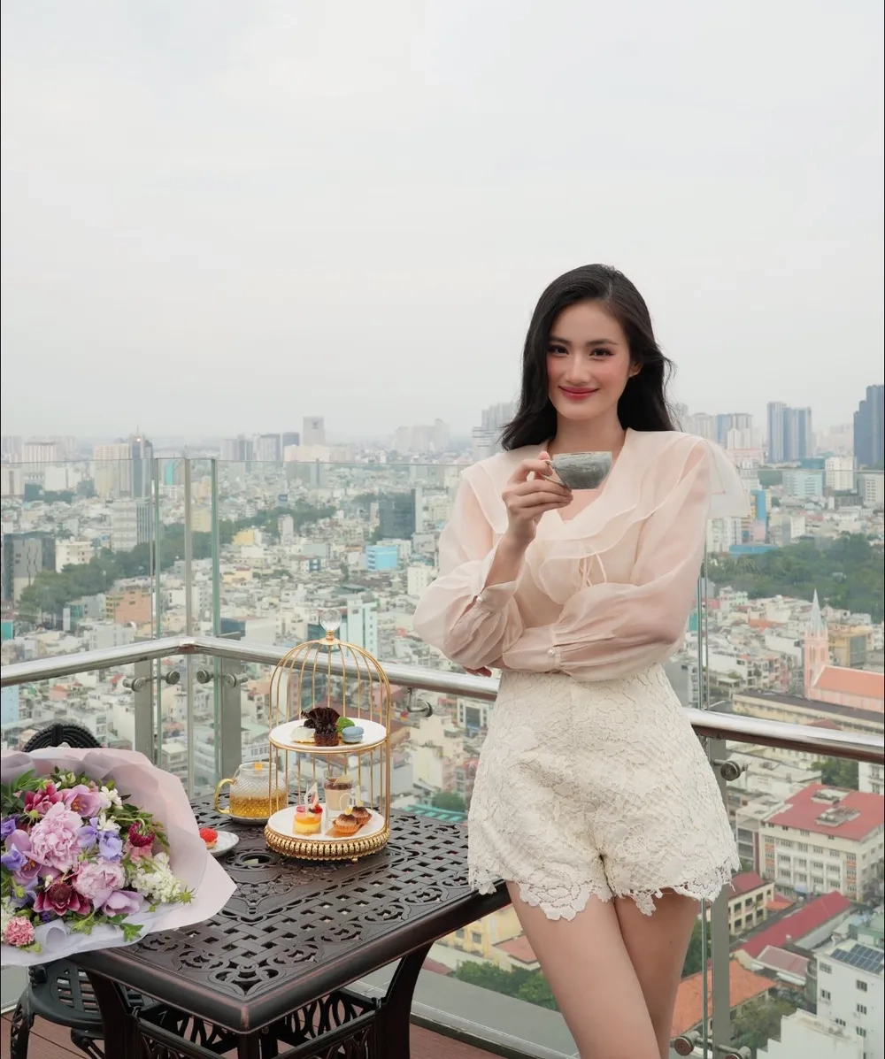 Đón xem hoa hậu Ý Nhi về nước sau đăng quang