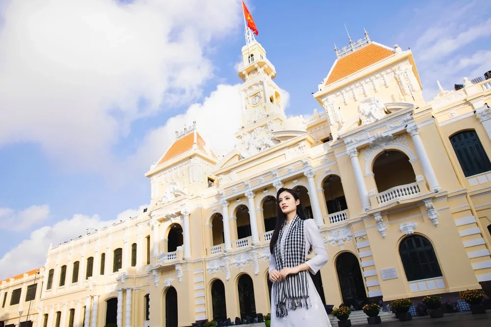 Gây xôn xao với hoa hậu Ý Nhi bị tước vương miện