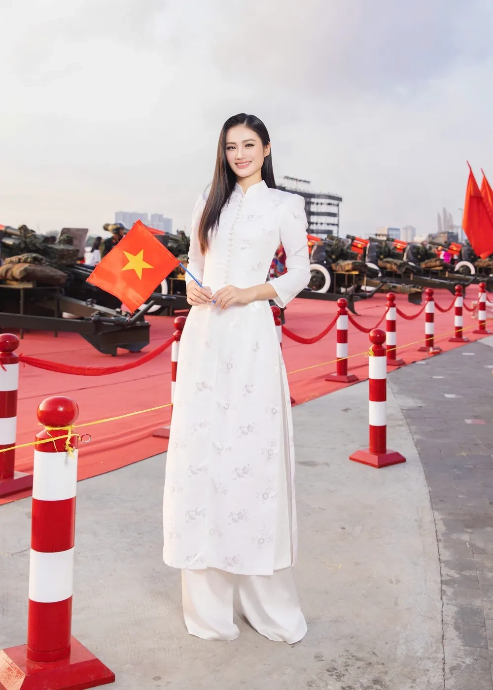 Tìm hiểu Ý Nhi đăng quang hoa hậu gì chính thức