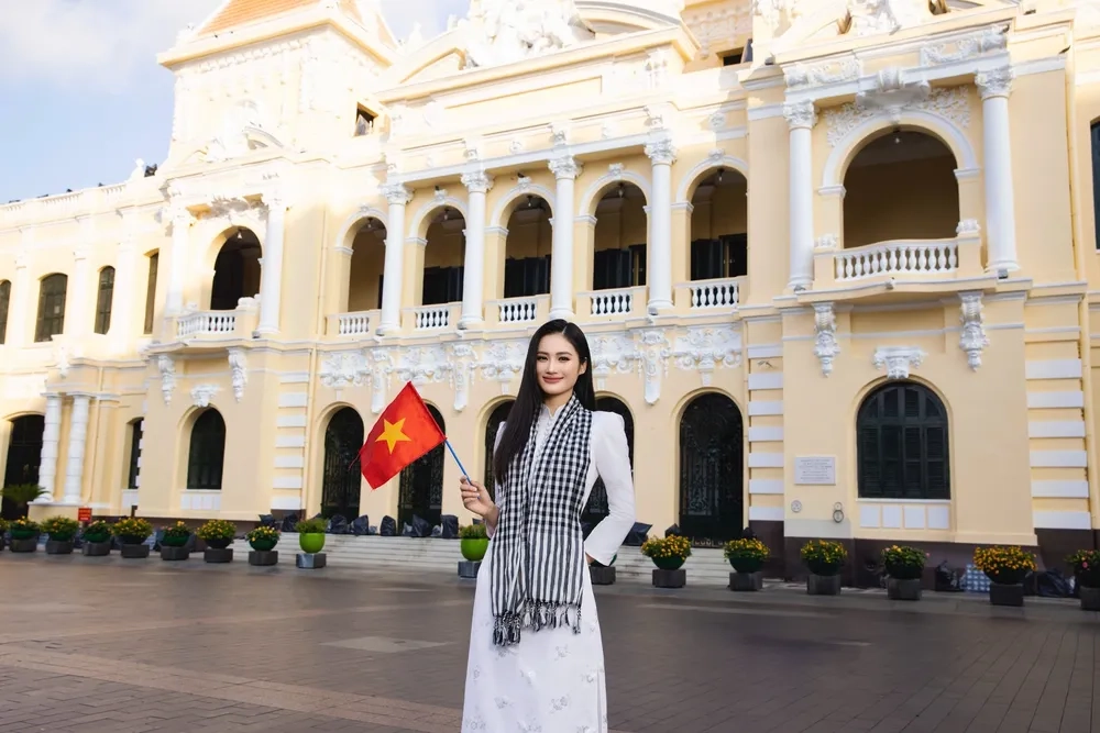 Bật mí hoa hậu Ý Nhi bao nhiêu tuổi khiến fan bất ngờ