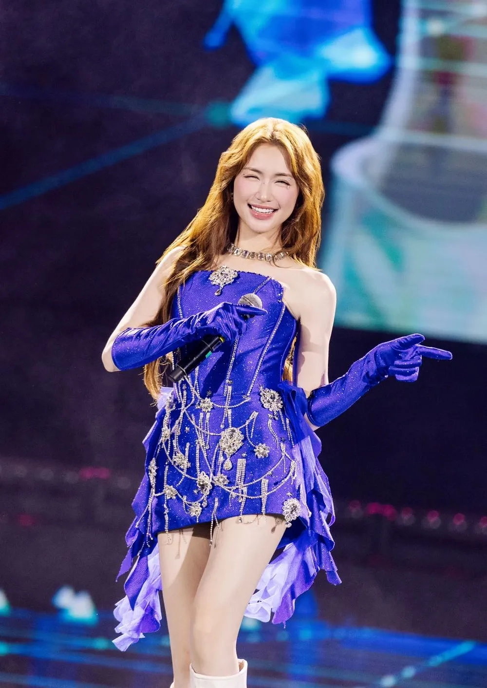 Khám phá Hòa Minzy mấy tuổi hiện nay