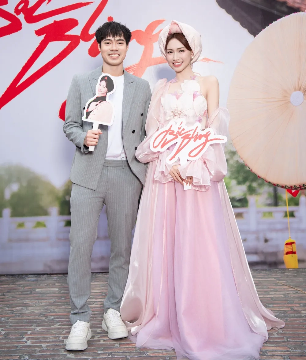 Gây sốc với Văn Toàn cưới Hòa Minzy