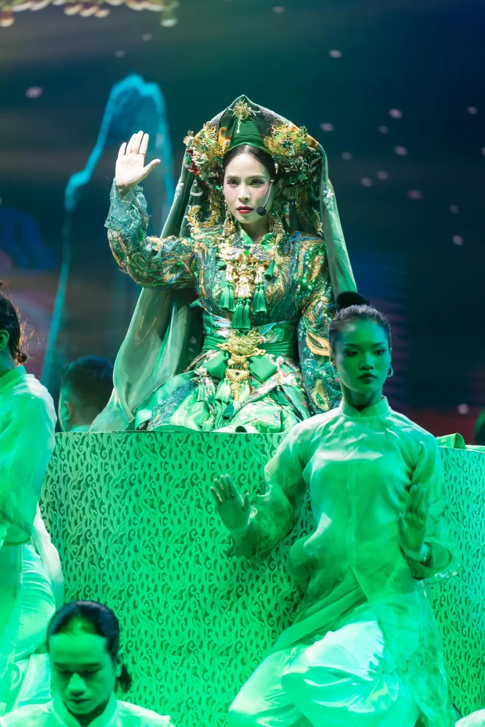 Theo dõi nguyễn Kiều Anh và hành trình ca hát ấn tượng