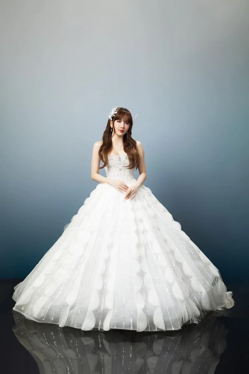 Khám phá Thiều Bảo Trâm chị đẹp gây sốt mạng