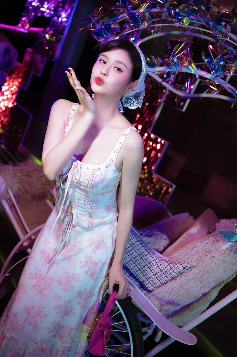 Lắng nghe giọng hát buồn bã Trương Quỳnh Anh Đơn Côi