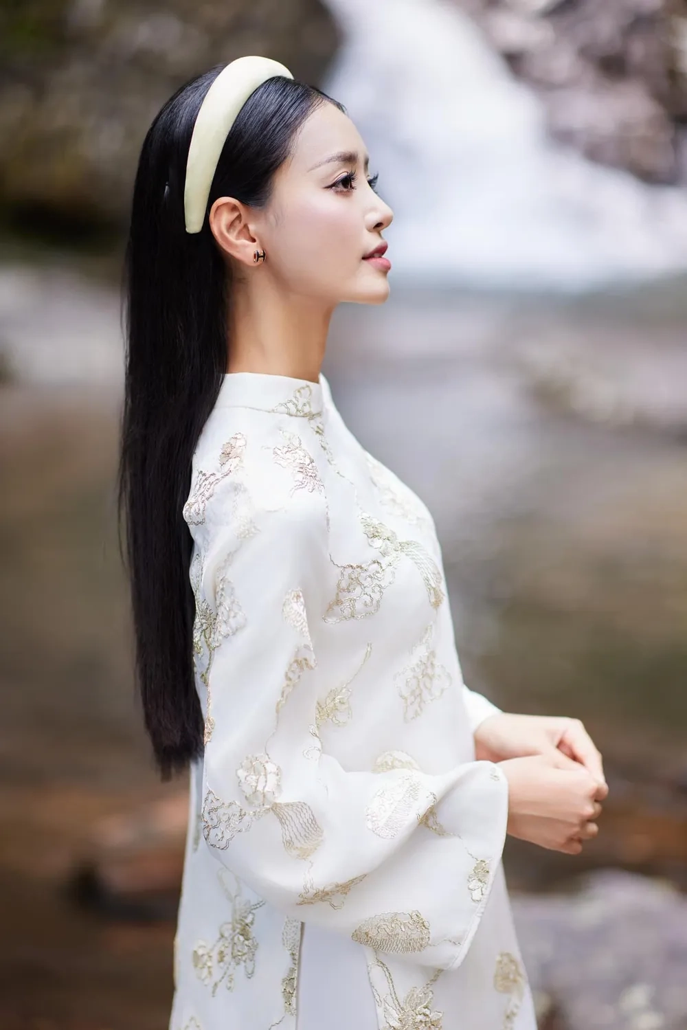  Bùi Khánh Linh học trường nào?