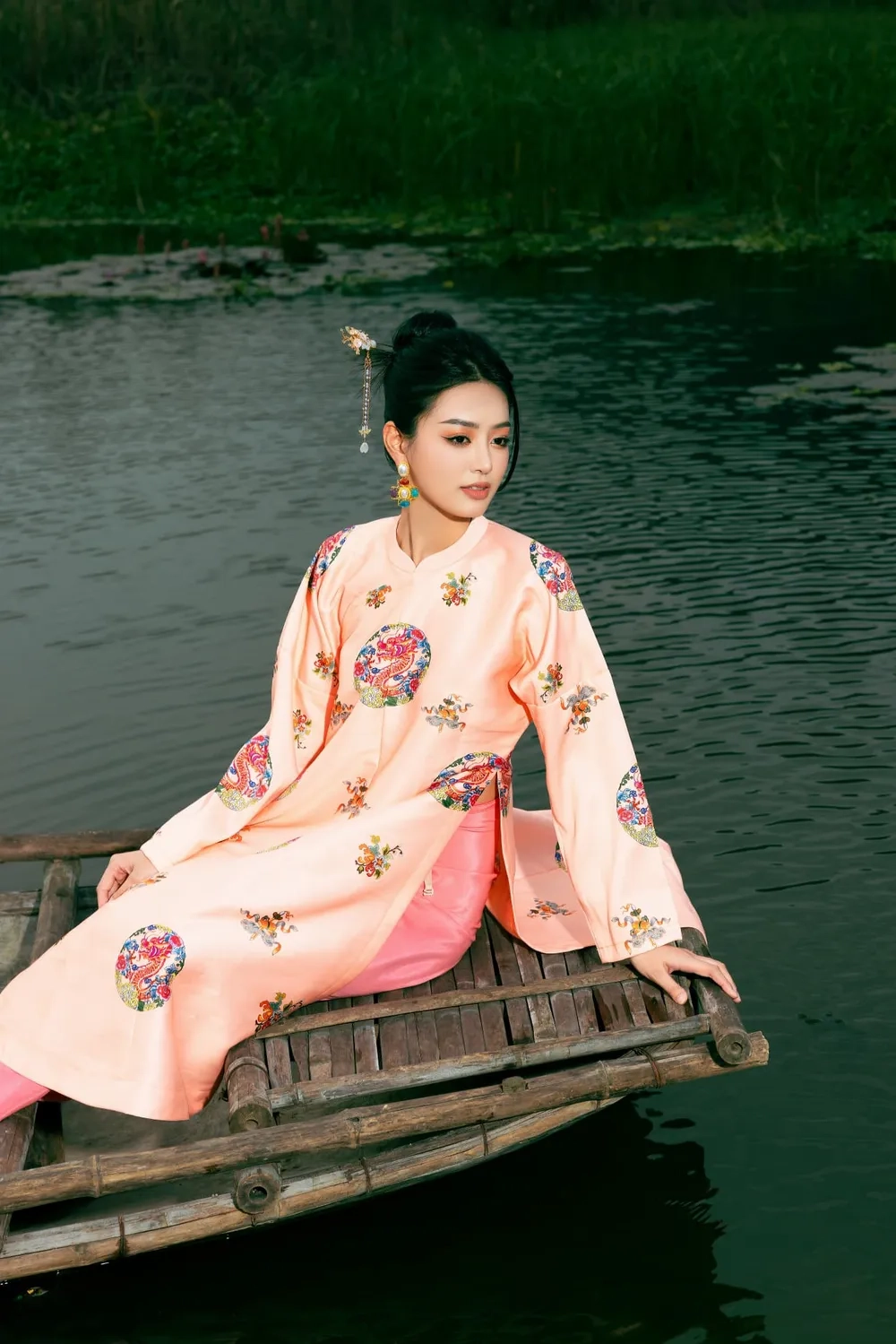 Fan tò mò cung hoàng đạo của Bùi Khánh Linh cung gì