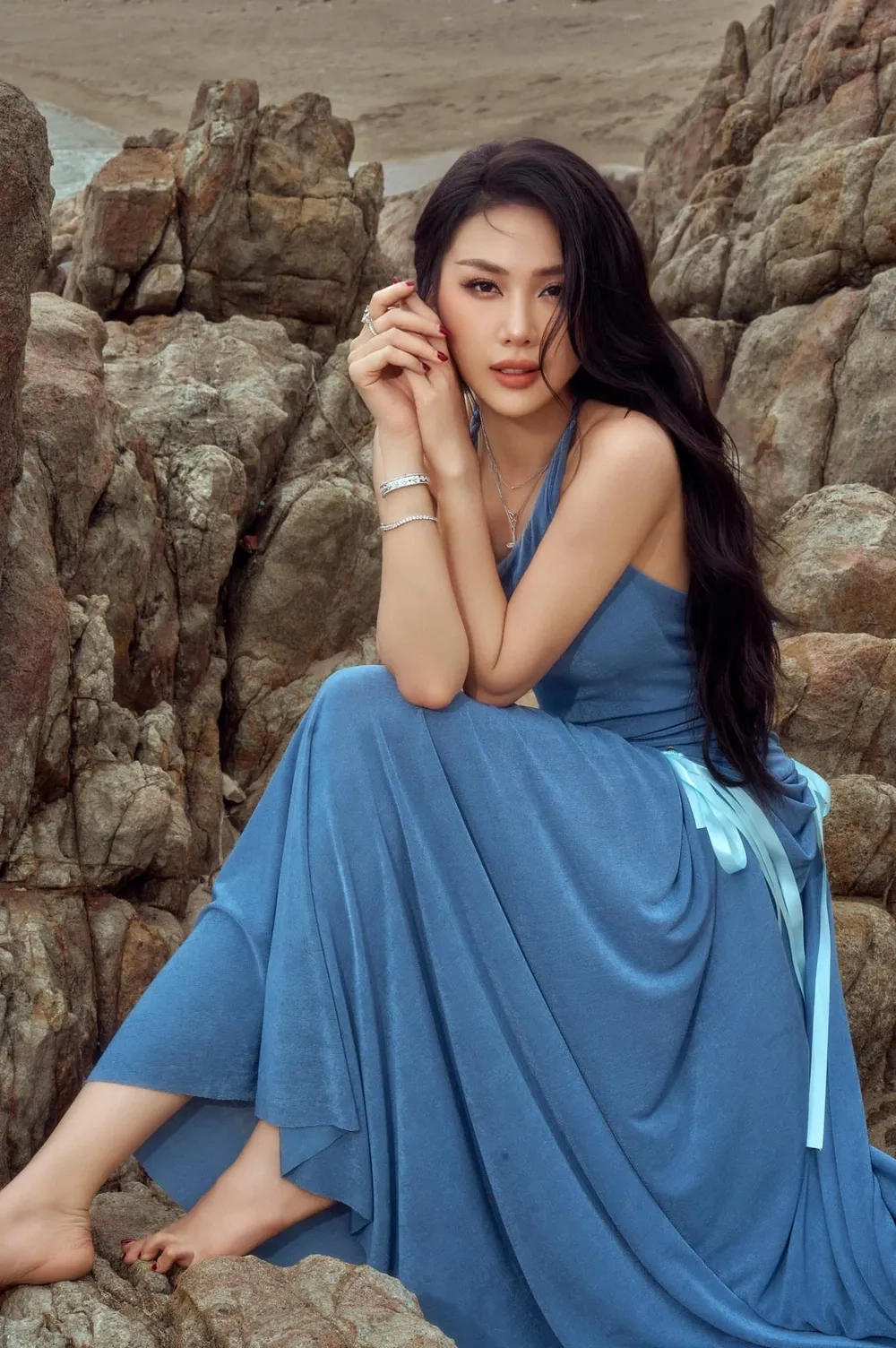 Gây tranh cãi vì màn thi của Bùi Quỳnh Hoa Miss Universe