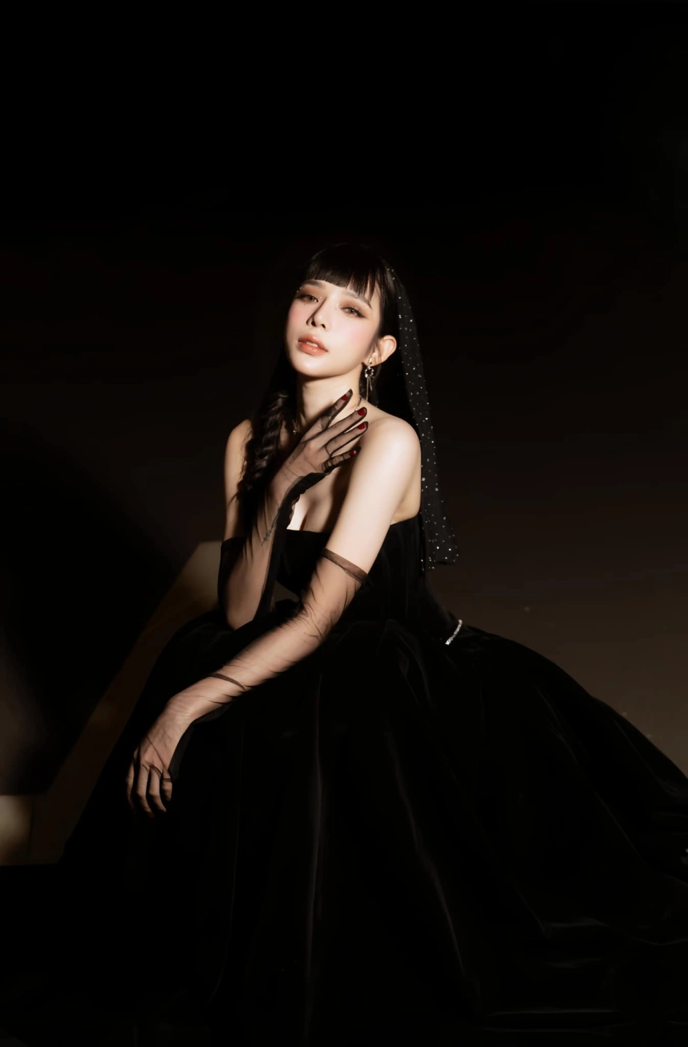 Fan tò mò không biết ca sĩ LyLy có con chưa