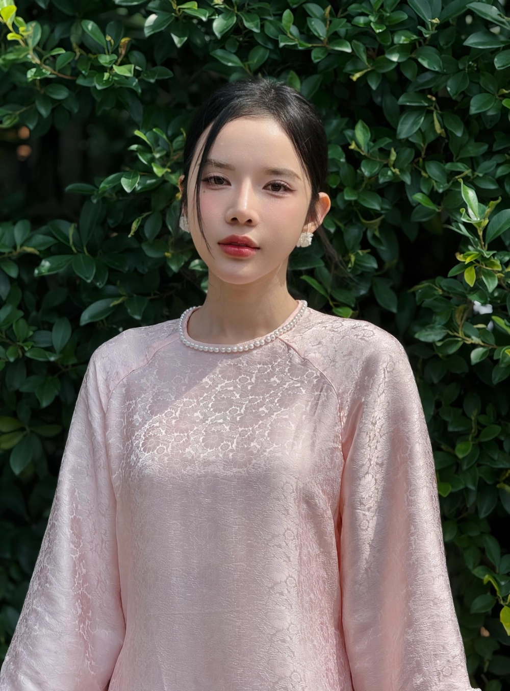 Cộng đồng bàn luận về ca sĩ LyLy chưa phẫu thuật