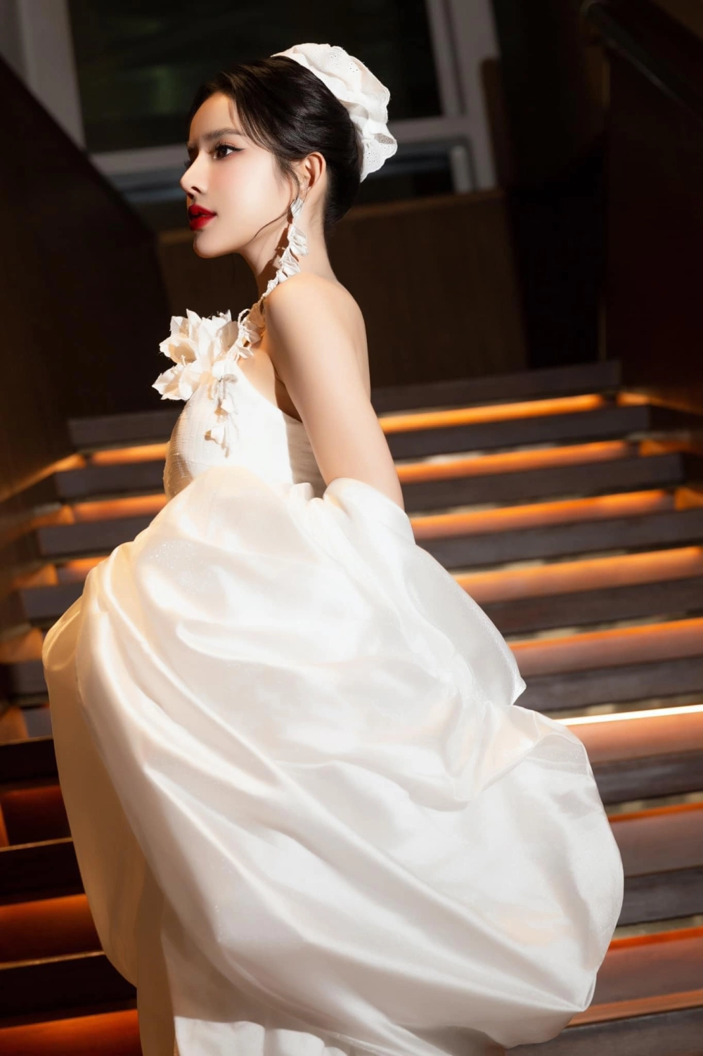 Loạt ảnh gây chú ý về ca sĩ LyLy lúc chưa thẩm mỹ