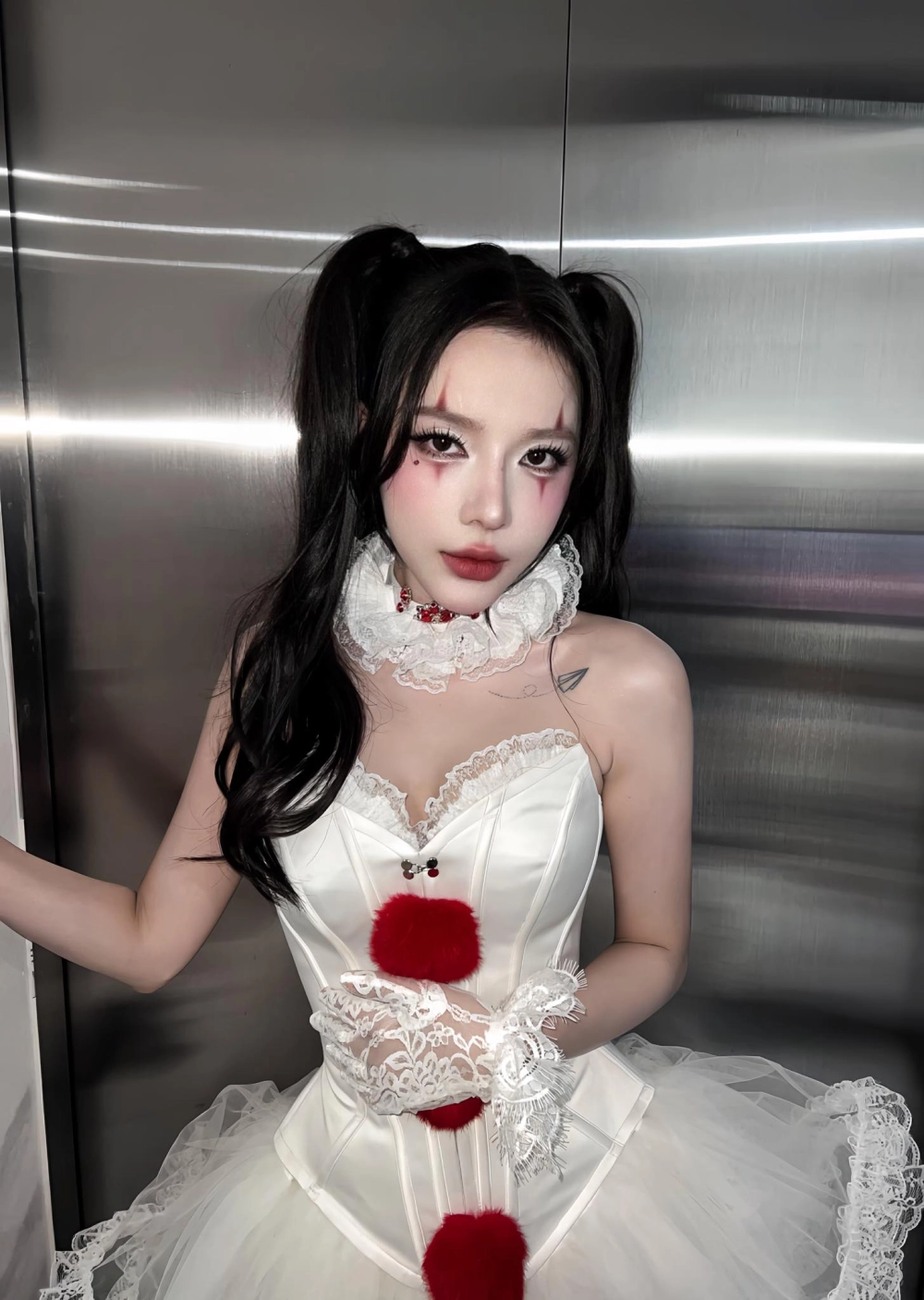 Sự thay đổi bất ngờ của ca sĩ LyLy trước khi phẫu thuật thẩm mỹ